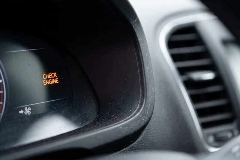 Luft strömt aus den Lüftungsdüsen bei ausgeschaltetem Gebläse — verklemmte Mischklappen?