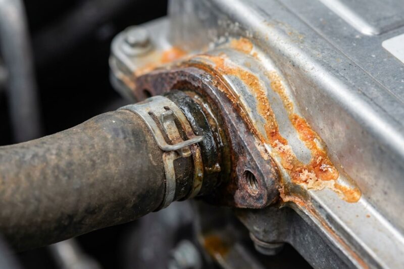 Can a coolant leak in the battery cooling loop cause the battery to shut down?