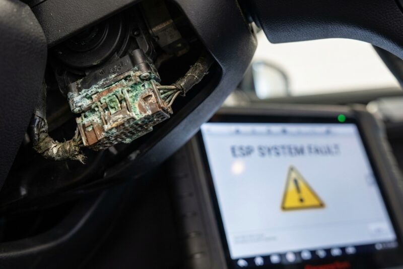 Kann ein defekter Lenkwinkelsensor Fehler an ESP, ABS oder Spurhalteassistent auslösen?
