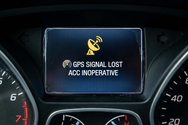 Kann eine GPS-Störung den kartenbasierten adaptiven Tempomat beeinträchtigen?