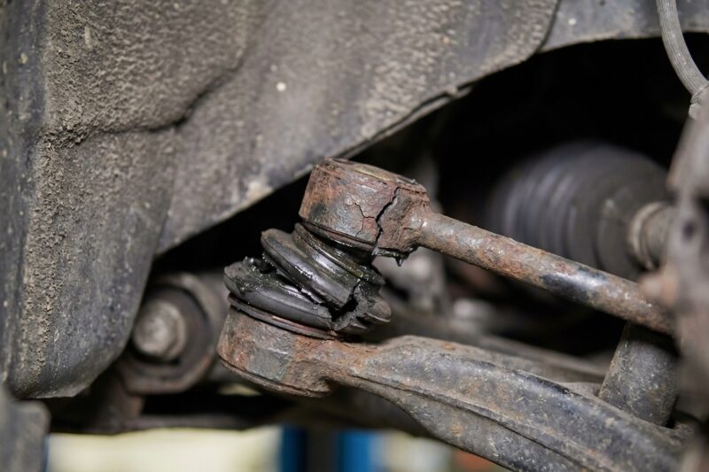Kann eine fehlende oder beschädigte Stabilisatorstange dazu führen, dass Ihr Auto in Kurven rutscht?