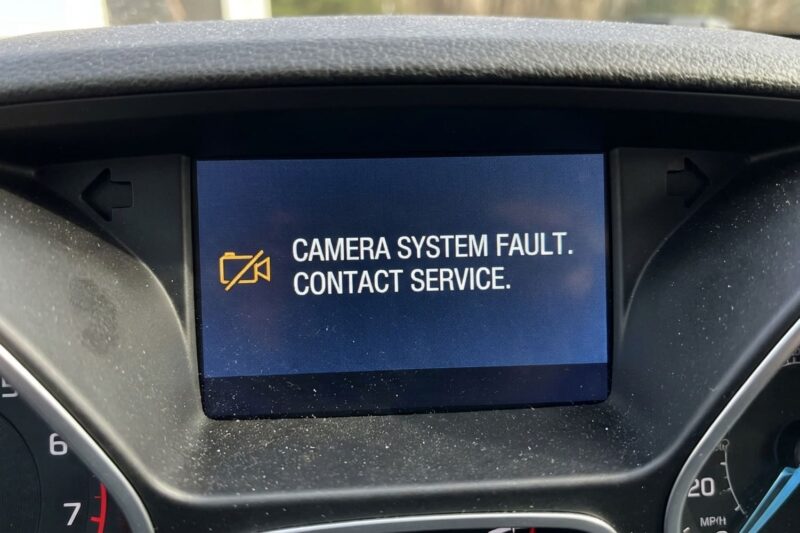 Kann ein Softwarefehler die Rückfahrkamera oder das Navigationssystem ausfallen lassen?