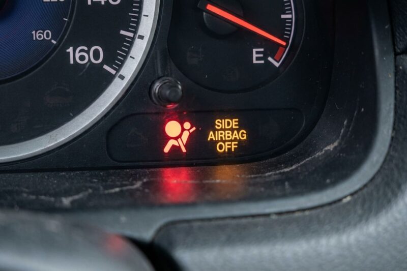 Können Nachrüstsitze die Seitenairbags deaktivieren?