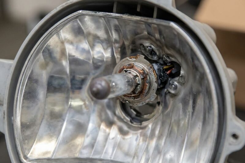Können Xenon-Lampen in Halogen-Scheinwerfern den Gegenverkehr blenden?