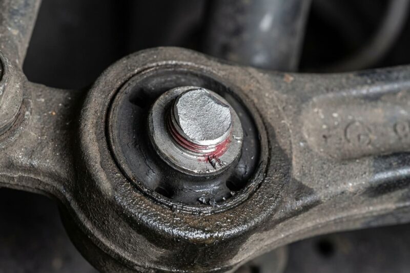 Can overtightening suspension bolts (like during hot assembly) cause them to snap?