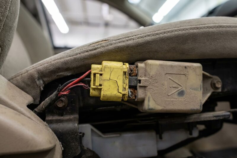 Können Sitzbezüge die Auslösung der Airbags bei einem Unfall verhindern?