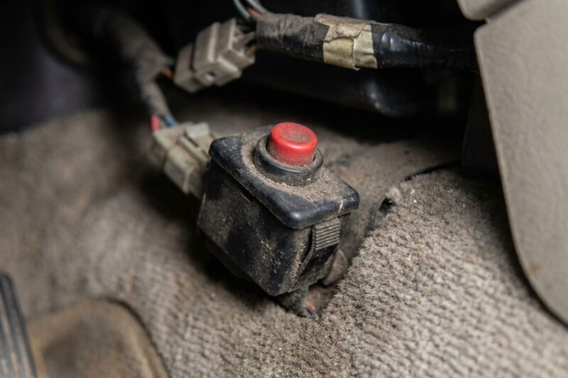 Auto springt nach Unfall nicht? Prüfen Sie das Trägheits-Kraftstoff-Abschaltventil.