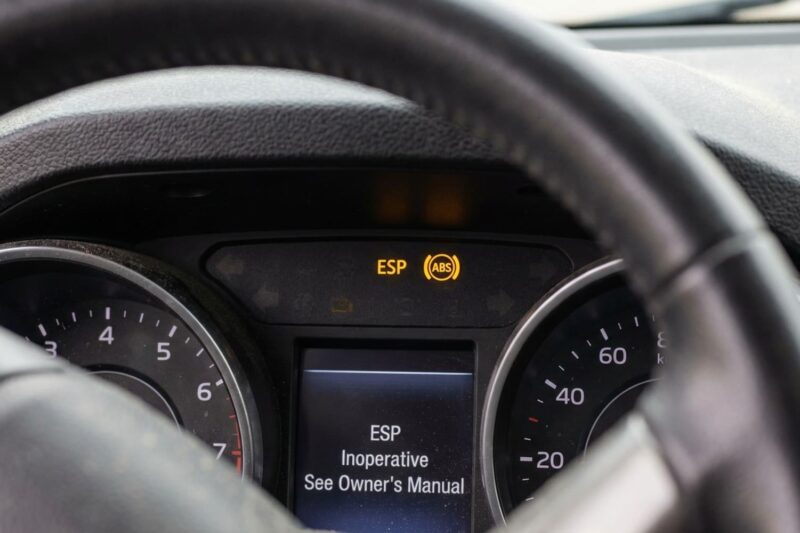 Common ESP Module Failures in Mercedes W204/W212: Internal Leak vs. Electrical Fault