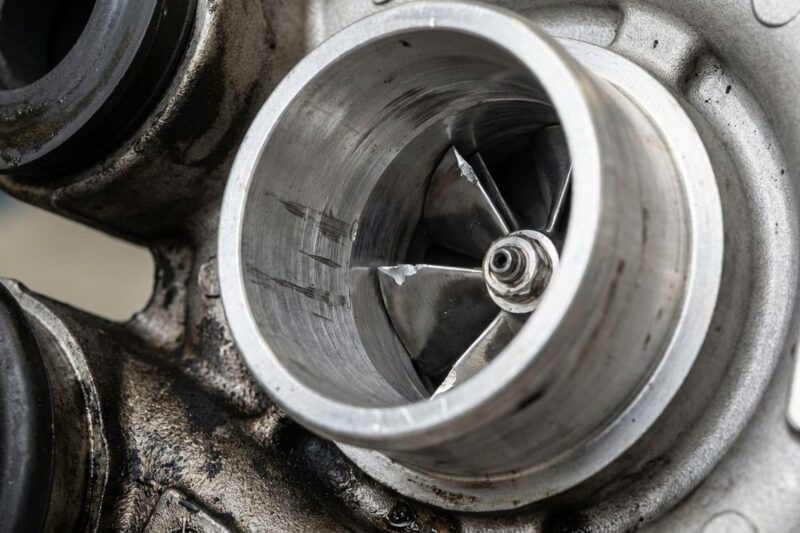 Motor aus: Turbo pfeift oder zischt – Ursachen und Lösungen