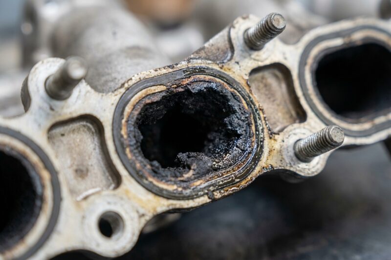 Wie oft sollten die EGR-Anschlüsse bei modernen Motoren gereinigt werden?