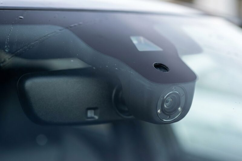 Wie Premiumfahrzeuge Nebelscheinwerfer automatisch bei Regen oder Nebel einschalten
