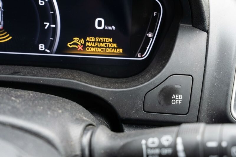 Umgang mit Fehlauslösungen des automatischen Notbremssystems und vorübergehende Deaktivierung