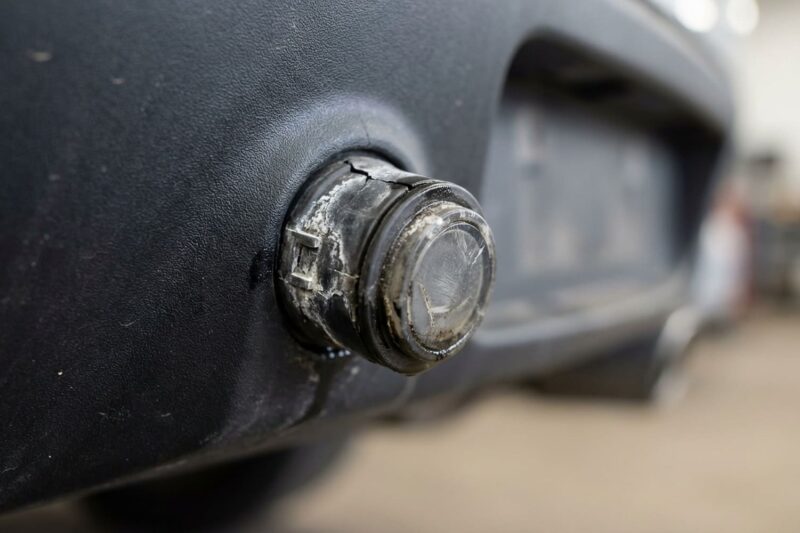 Wie Sie erkennen, ob die Rückfahrassistent-Sensoren Ihres automatischen Parksystems defekt sind
