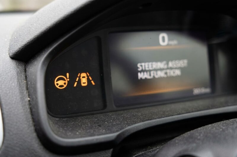 So erkennen Sie einen defekten Lenkwinkelsensor – und warum das für den Spurhalteassistenten wichtig ist