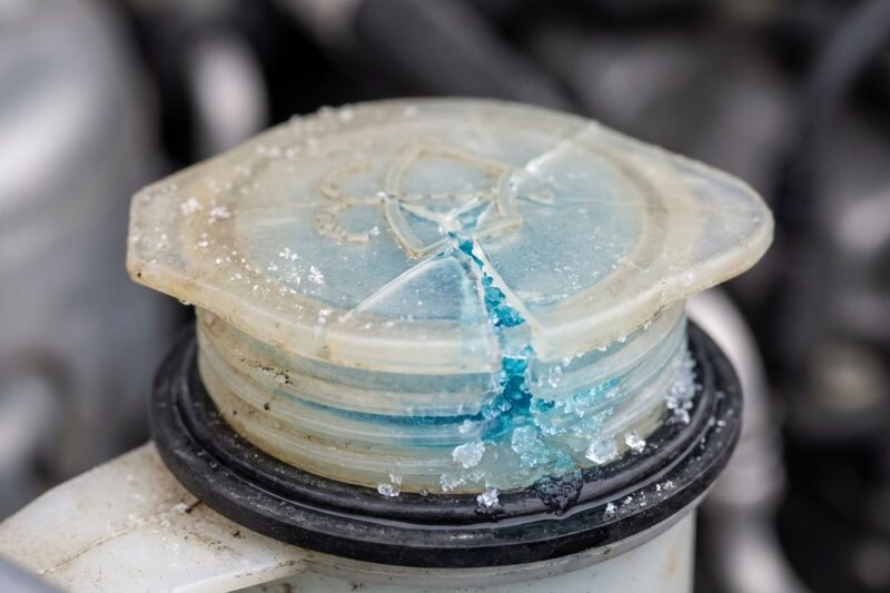 So erkennen Sie, ob Ihr Scheibenwaschwasserbehälter gefroren ist – und warum das ein Problem ist