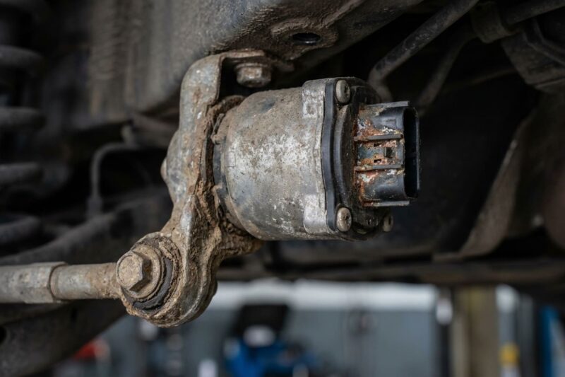 Wie die automatische Leuchtweitenregulierung bei Xenon-Scheinwerfern funktioniert und warum sie gesetzlich vorgeschrieben ist