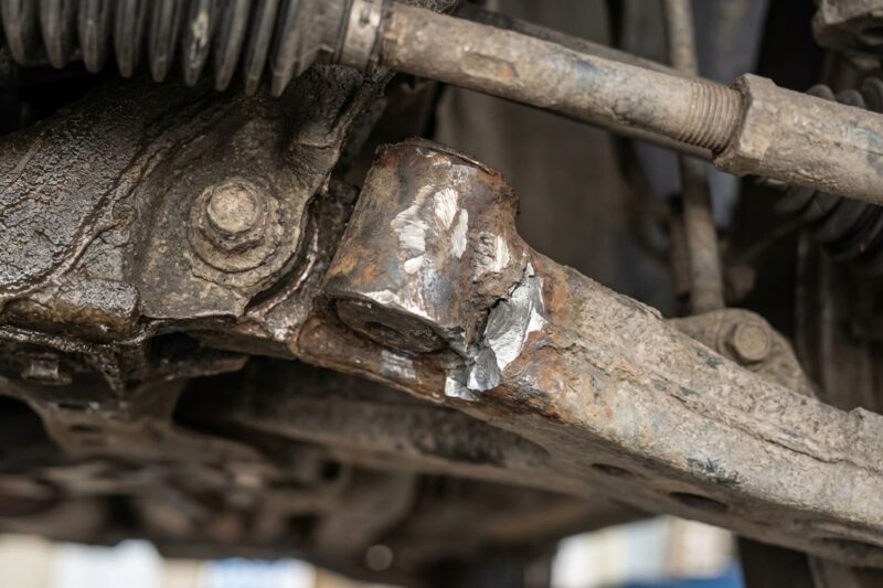 Metallisches Klacken beim Einschlag des Lenkrads bis zum Anschlag: Lenkungsendanschläge