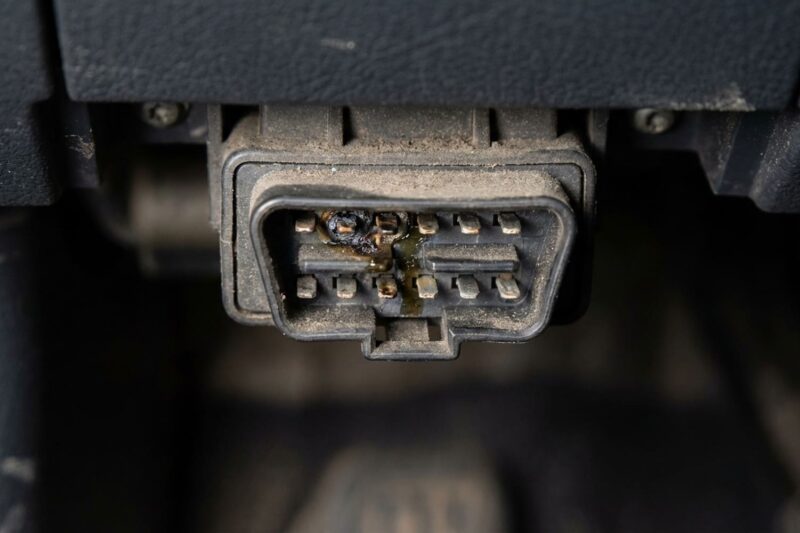 OBD-II-Stecker erkennt Diagnosegerät nicht: Durchgebrannte Sicherung oder schlechte Kontakte?