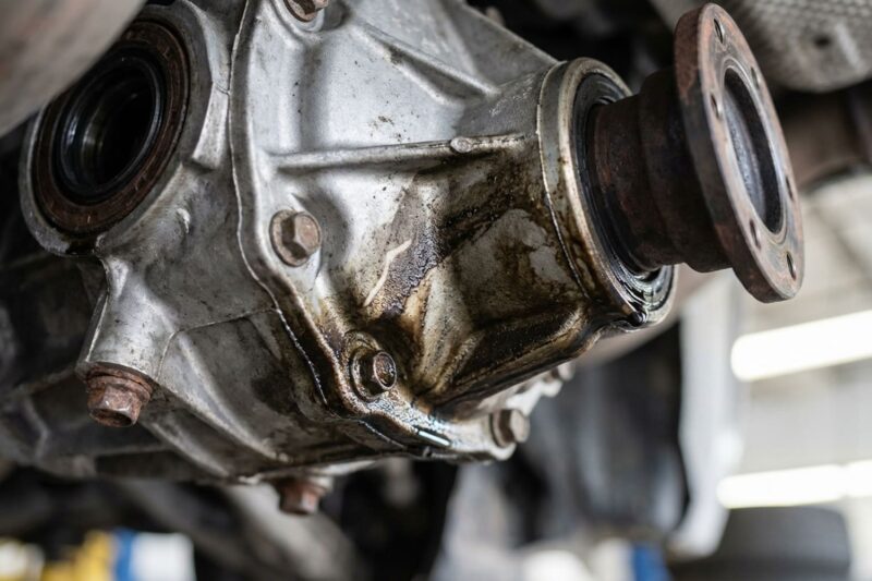 Why does the M differential on BMW E90/E92 models burn through oil so quickly?